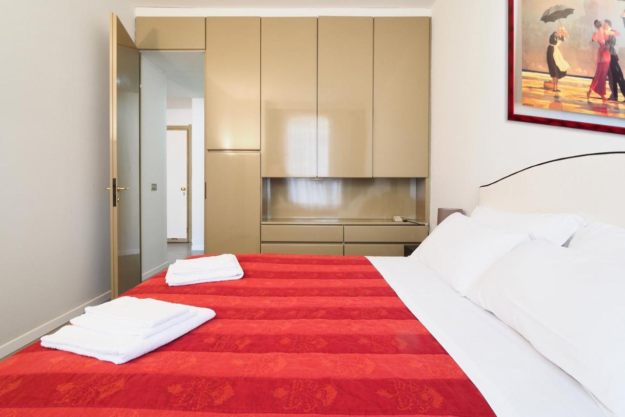Duomo Luxury Apartment - ONE BED Milão Exterior foto